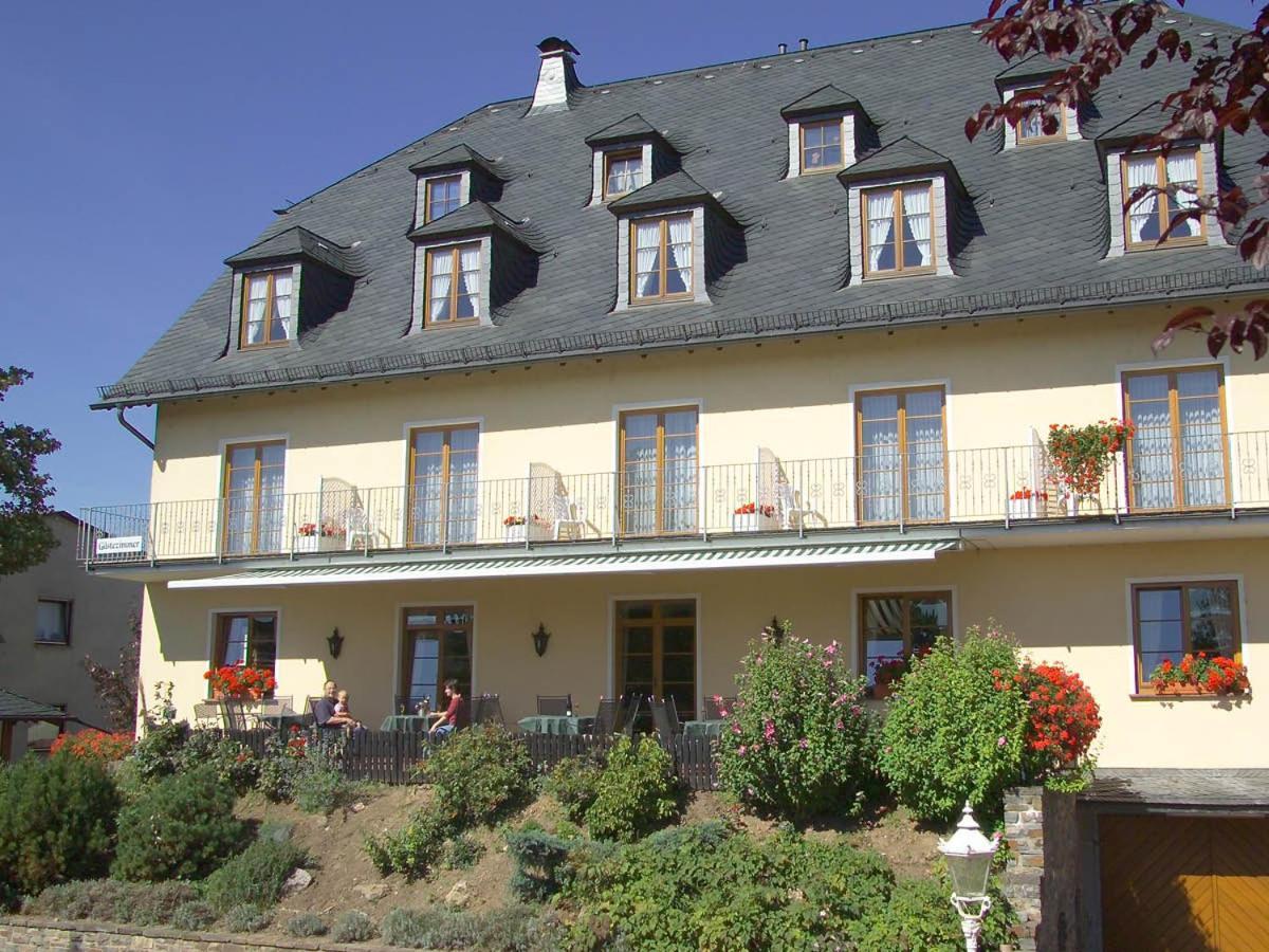 Wein- Und Sekthaus F.B.Schoenleber Oestrich-Winkel Exterior photo